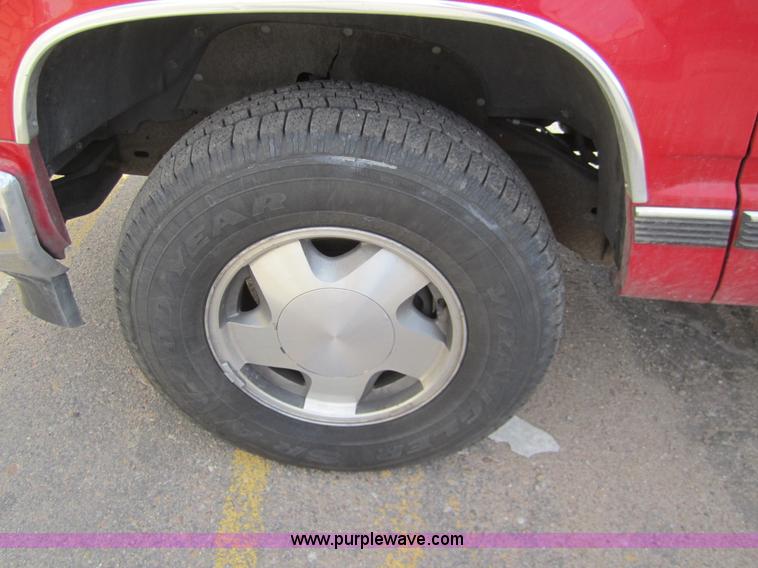 image for item 3214 1999 Chevrolet Tahoe K1500 LS SUV