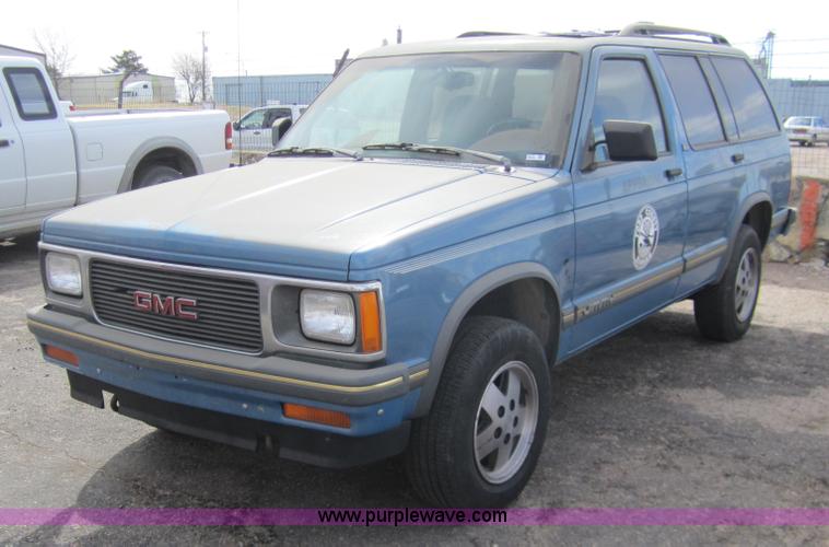 image for item 3215 1993 GMC S15 Jimmy SLE SUV