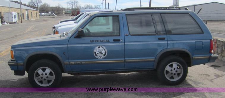 image for item 3215 1993 GMC S15 Jimmy SLE SUV