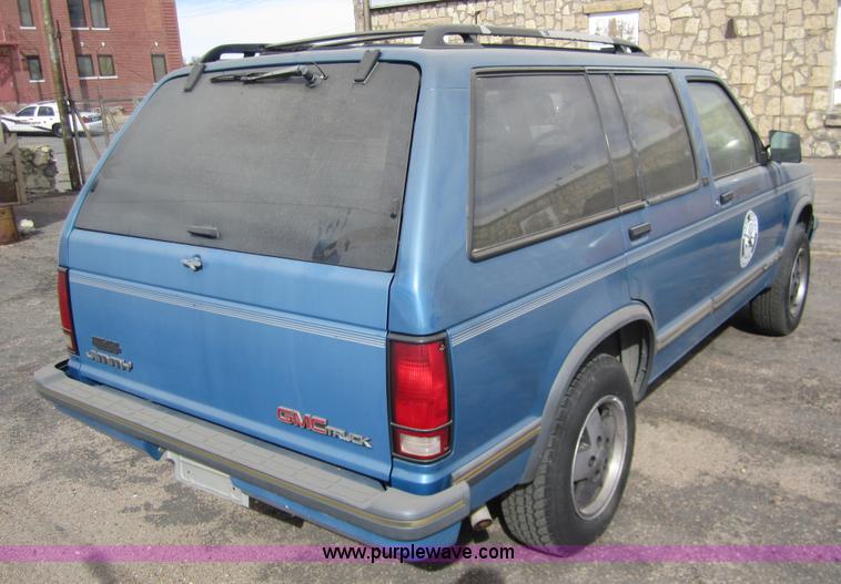 image for item 3215 1993 GMC S15 Jimmy SLE SUV