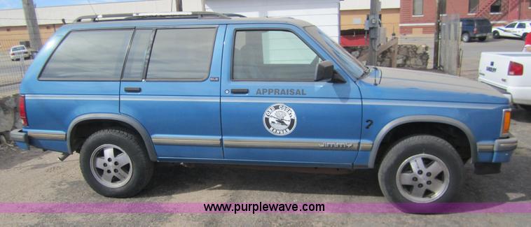 image for item 3215 1993 GMC S15 Jimmy SLE SUV