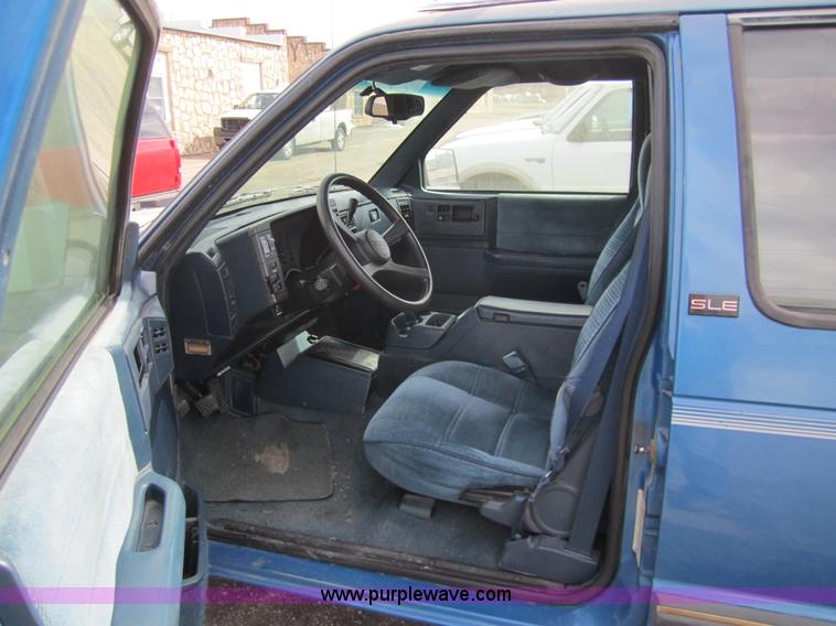 image for item 3215 1993 GMC S15 Jimmy SLE SUV