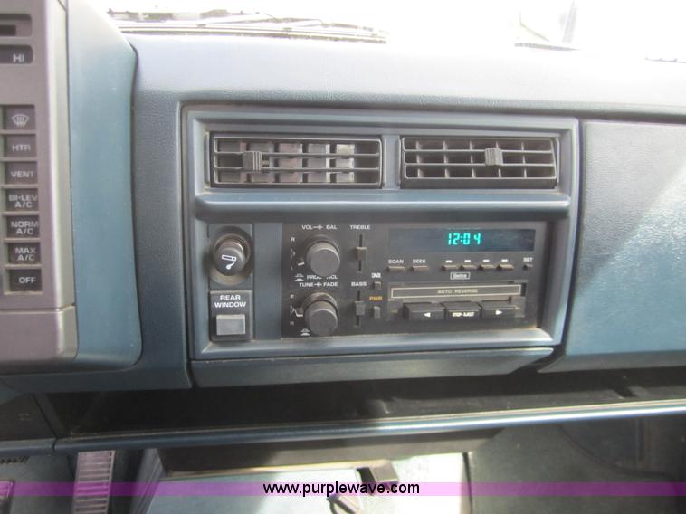 image for item 3215 1993 GMC S15 Jimmy SLE SUV