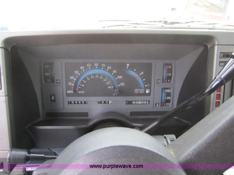 image for item 3215 1993 GMC S15 Jimmy SLE SUV