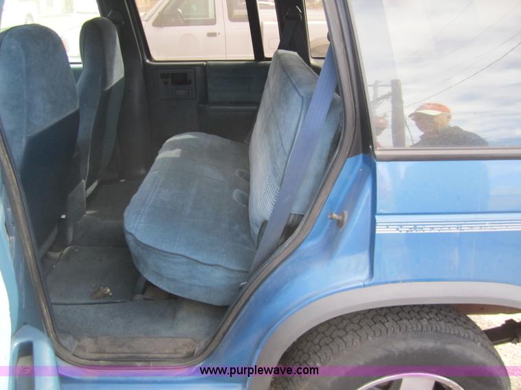 image for item 3215 1993 GMC S15 Jimmy SLE SUV