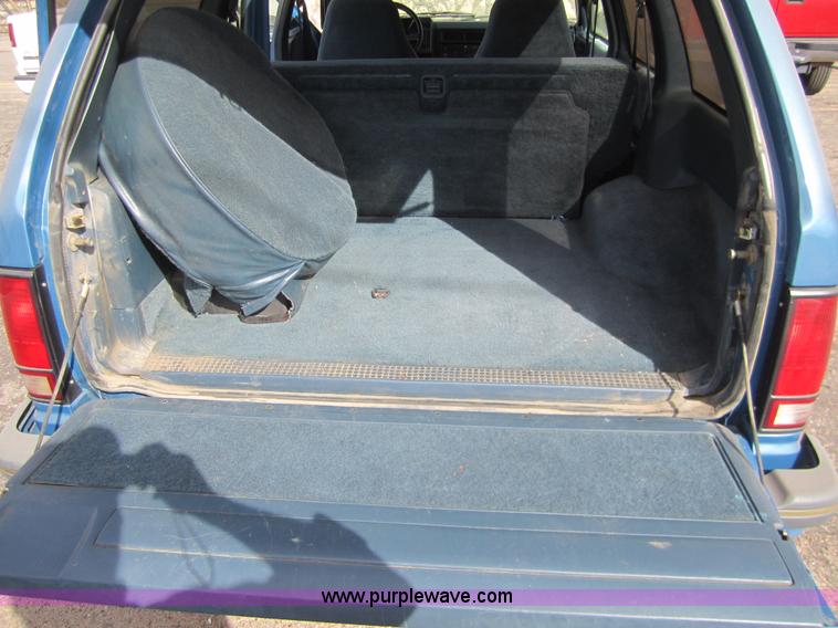image for item 3215 1993 GMC S15 Jimmy SLE SUV
