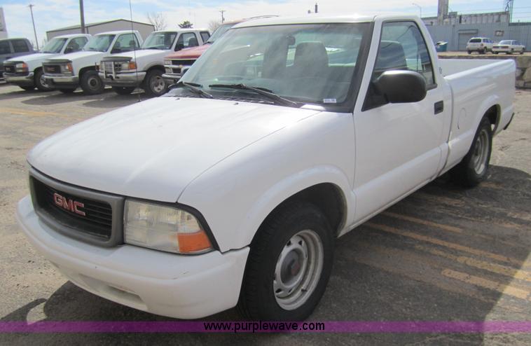 image for item 3216 2002 GMC Sonoma SL pickup truck