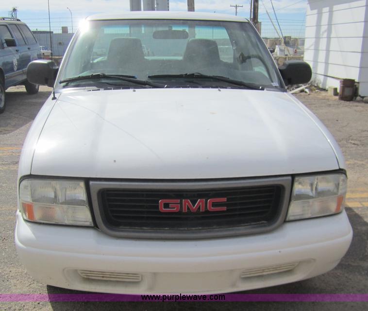 image for item 3216 2002 GMC Sonoma SL pickup truck