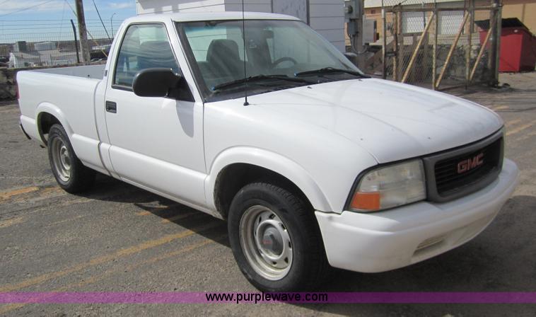 image for item 3216 2002 GMC Sonoma SL pickup truck