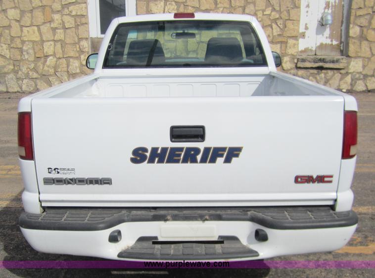 image for item 3216 2002 GMC Sonoma SL pickup truck