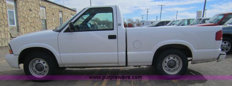 image for item 3216 2002 GMC Sonoma SL pickup truck