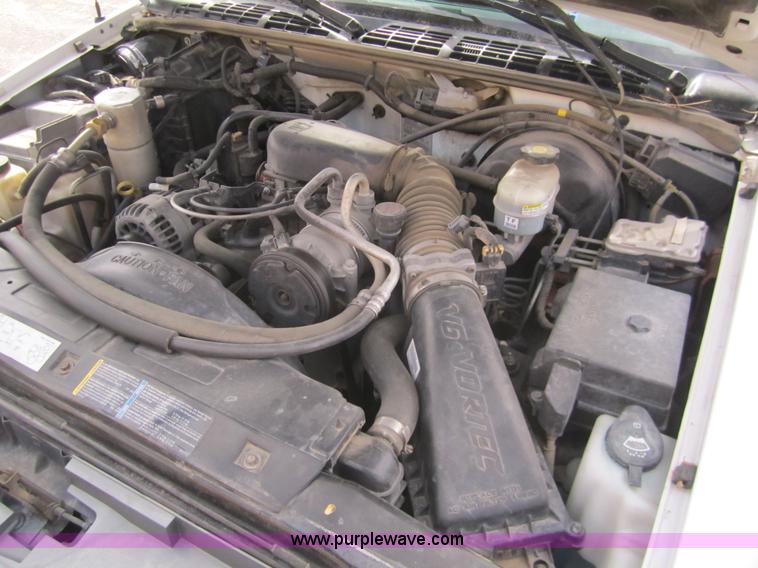 image for item 3216 2002 GMC Sonoma SL pickup truck