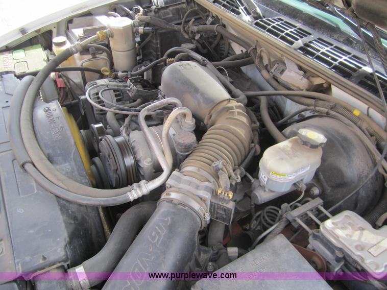 image for item 3216 2002 GMC Sonoma SL pickup truck