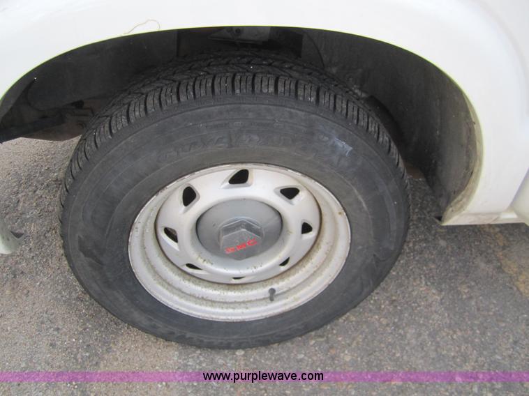 image for item 3216 2002 GMC Sonoma SL pickup truck