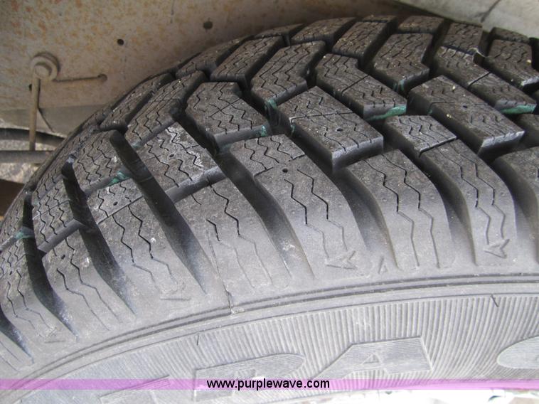 image for item 3216 2002 GMC Sonoma SL pickup truck