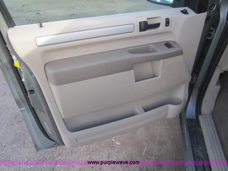 image for item 3217 2006 Ford Freestar SE mini van