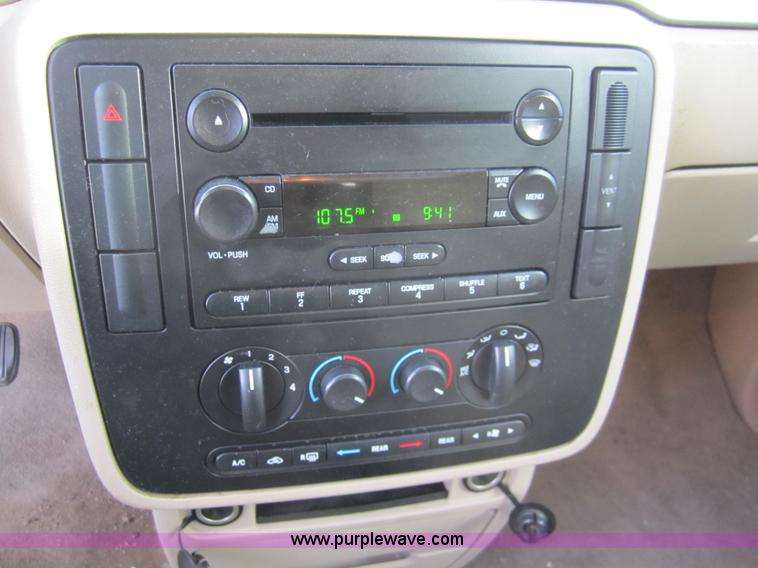 image for item 3217 2006 Ford Freestar SE mini van