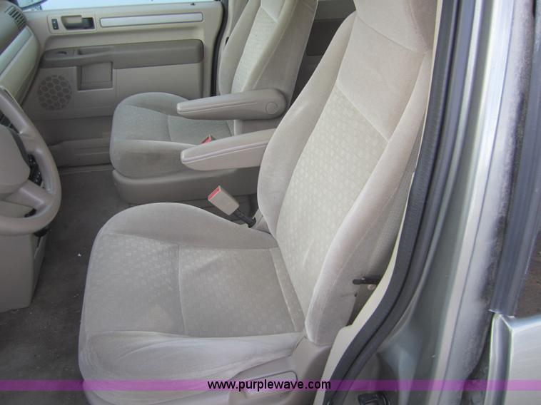 image for item 3217 2006 Ford Freestar SE mini van