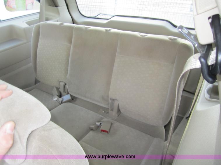 image for item 3217 2006 Ford Freestar SE mini van