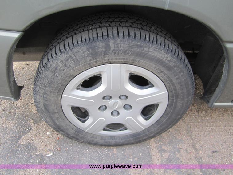 image for item 3217 2006 Ford Freestar SE mini van