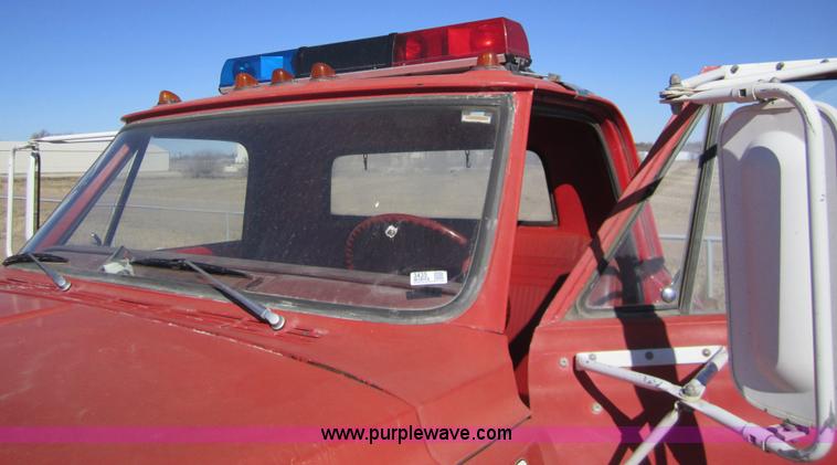 image for item 3435 1971 Chevrolet C50 truck cab and chassis