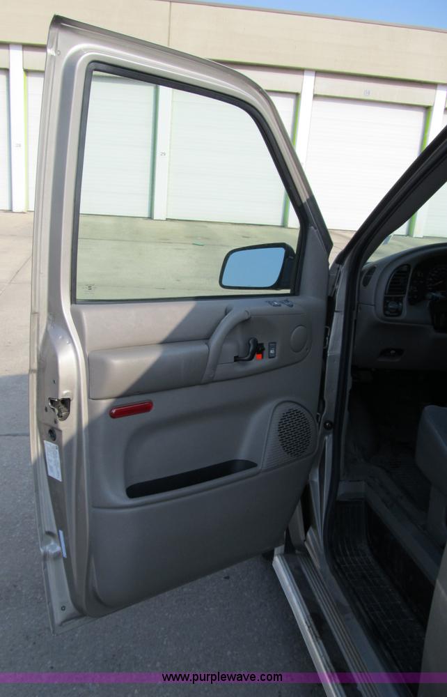 image for item 4034 2005 Chevrolet Astro van