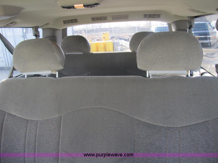 image for item 4034 2005 Chevrolet Astro van