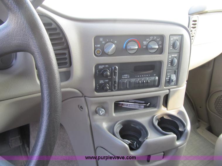 image for item 4034 2005 Chevrolet Astro van