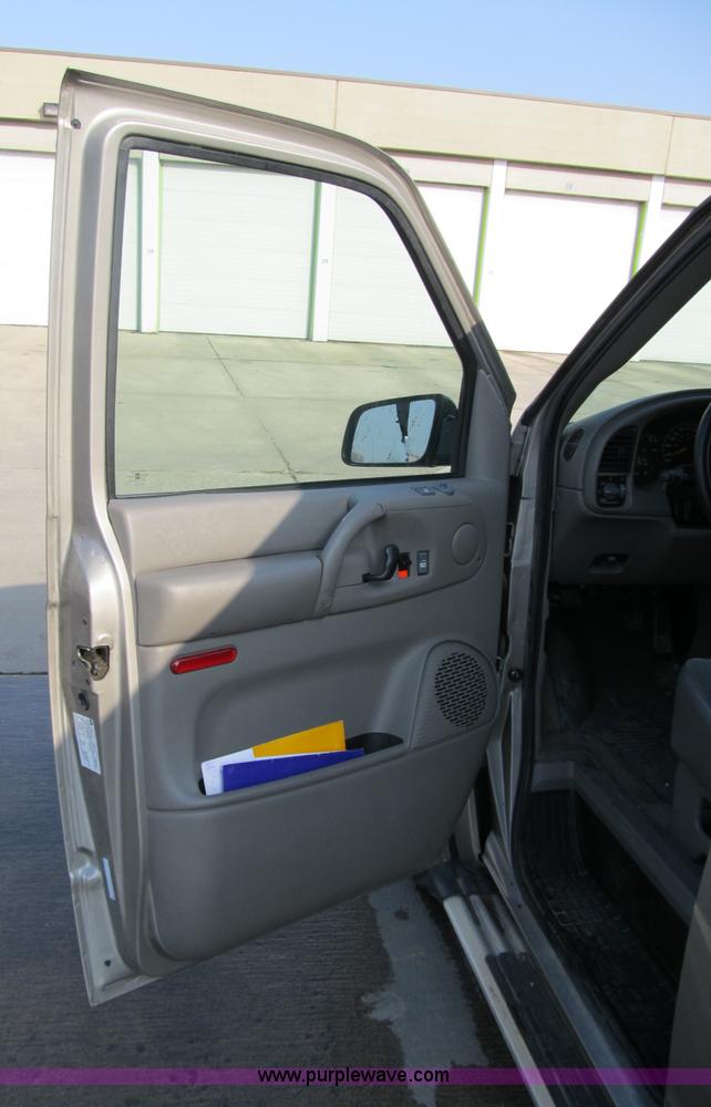 image for item 4036 2005 Chevrolet Astro van