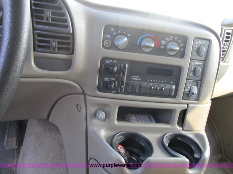 image for item 4036 2005 Chevrolet Astro van