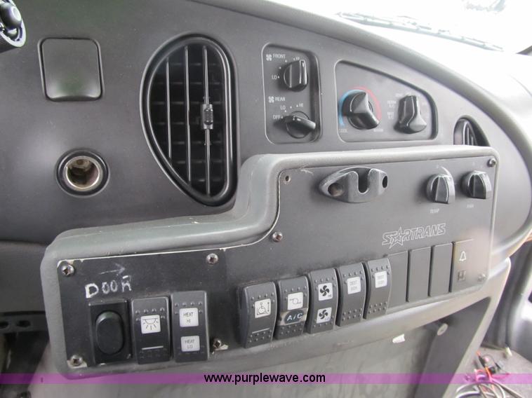 image for item 4061 2004 Ford E450 Super Duty bus