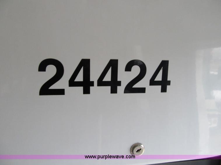 image for item 4061 2004 Ford E450 Super Duty bus