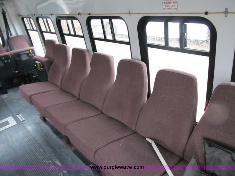 image for item 4061 2004 Ford E450 Super Duty bus