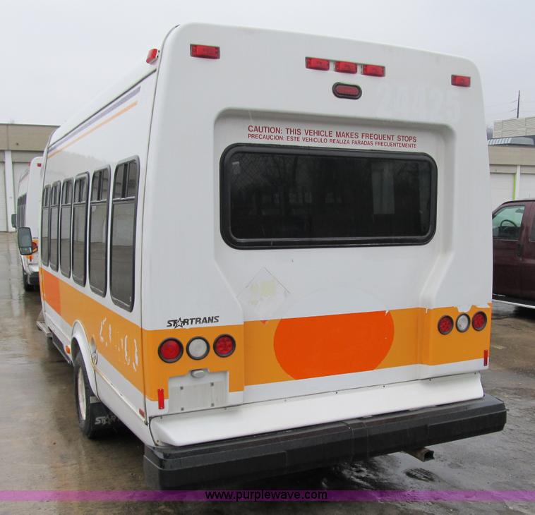 image for item 4064 2004 Ford E450 Super Duty bus