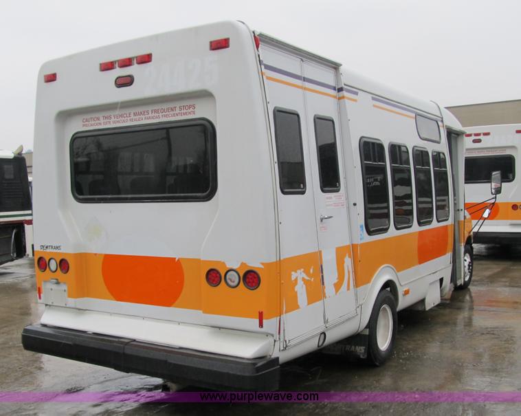 image for item 4064 2004 Ford E450 Super Duty bus