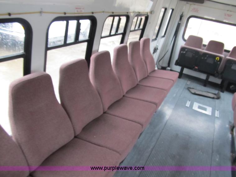 image for item 4064 2004 Ford E450 Super Duty bus