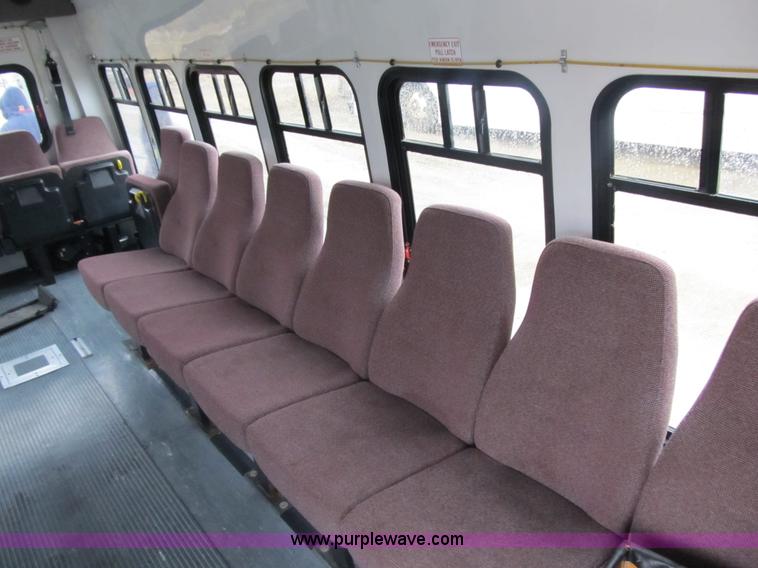 image for item 4064 2004 Ford E450 Super Duty bus