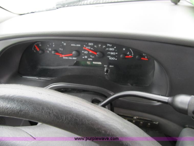 image for item 4064 2004 Ford E450 Super Duty bus