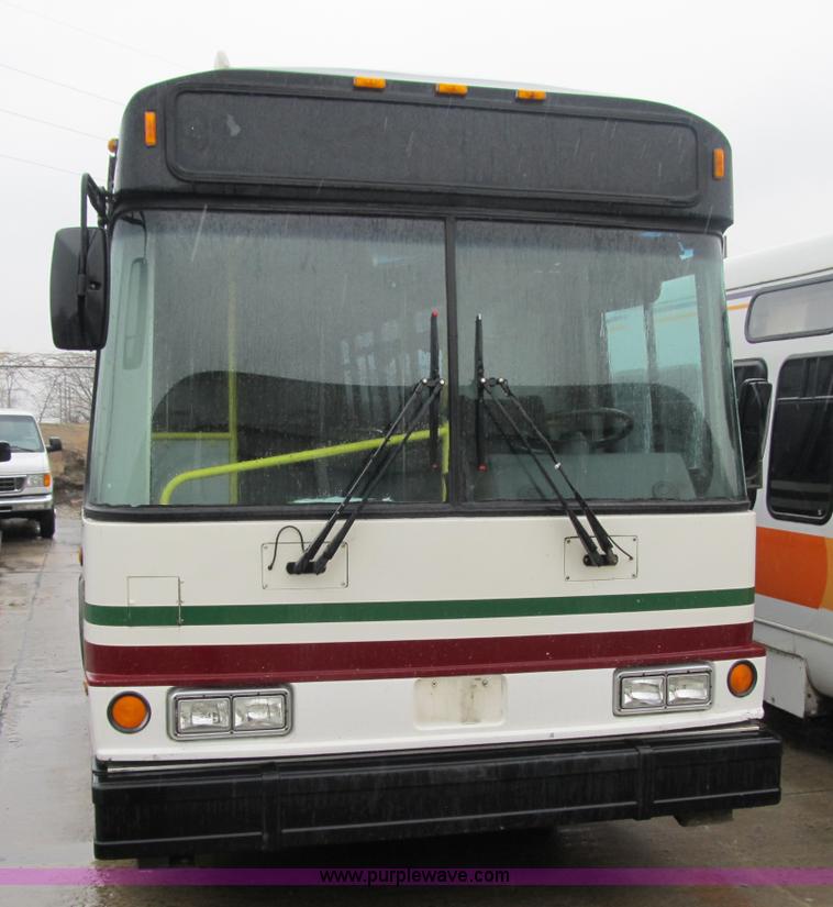 2000 Neoplan Eldorado bus in Des Moines, IA Item 4065 sold Purple Wave