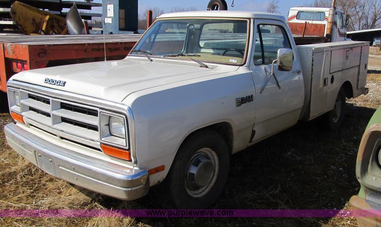image for item 4078 1987 Dodge D250 pickup truck