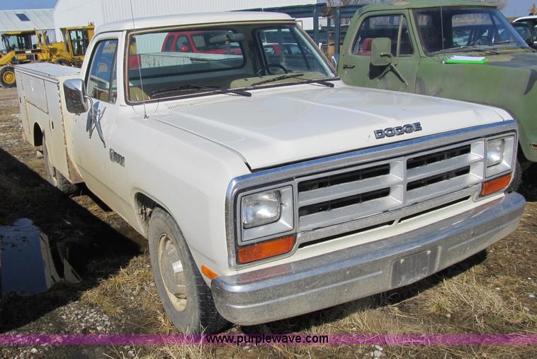 image for item 4078 1987 Dodge D250 pickup truck