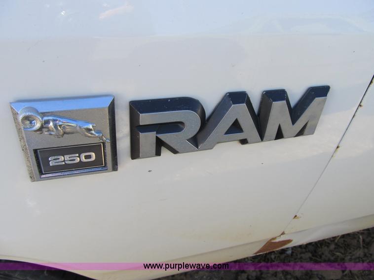 image for item 4078 1987 Dodge D250 pickup truck