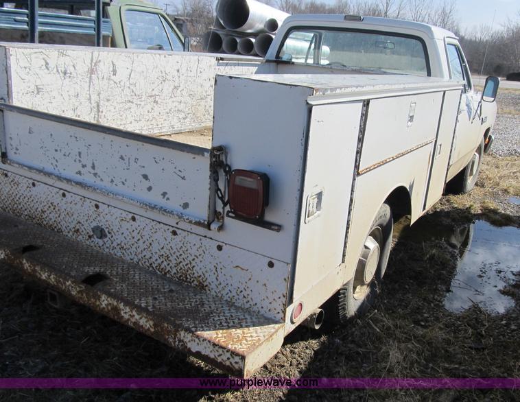 image for item 4078 1987 Dodge D250 pickup truck