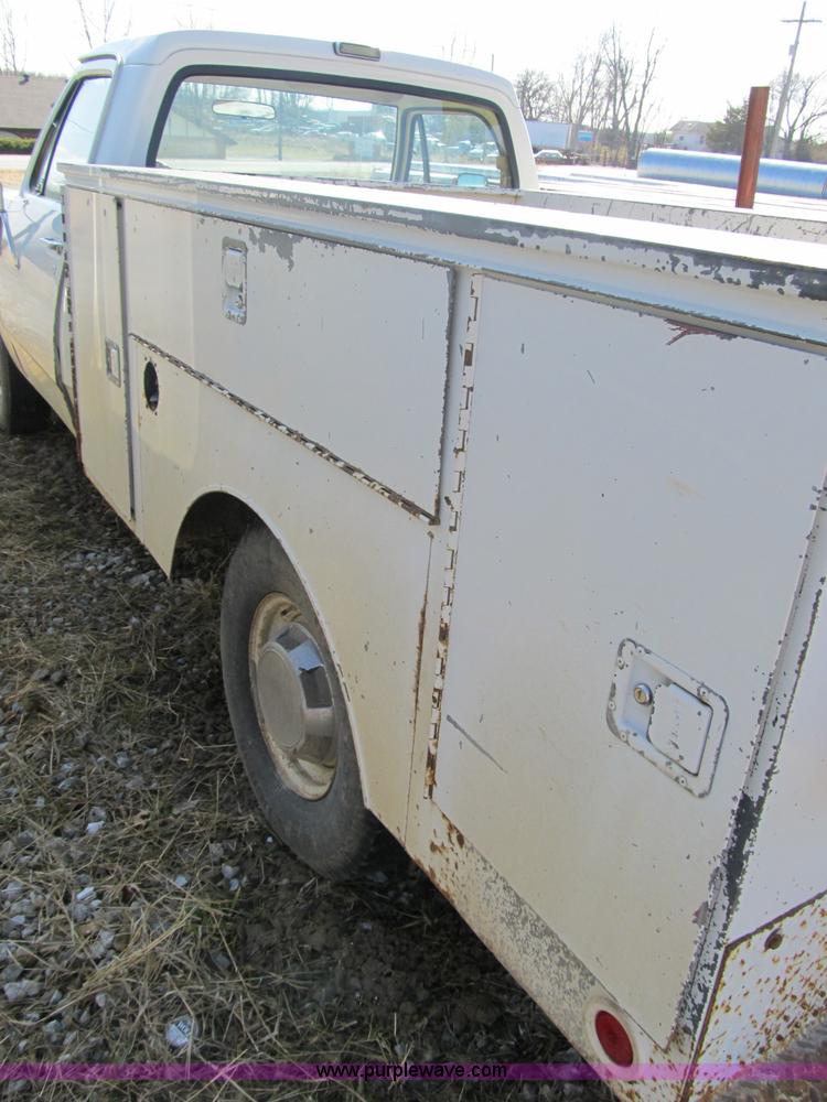 image for item 4078 1987 Dodge D250 pickup truck