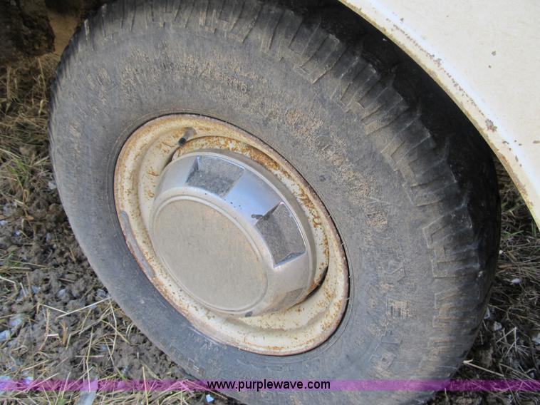 image for item 4078 1987 Dodge D250 pickup truck