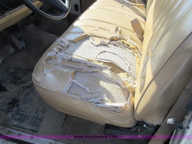 image for item 4078 1987 Dodge D250 pickup truck