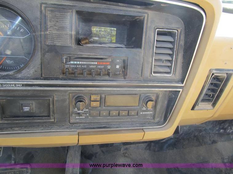 image for item 4078 1987 Dodge D250 pickup truck