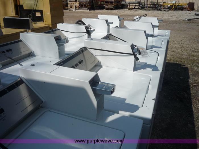 image for item 4453 (10) 2007 Whirlpool washers