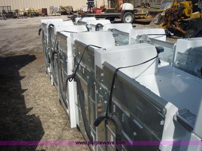 image for item 4453 (10) 2007 Whirlpool washers