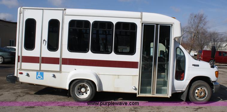 image for item 4981 2004 Ford E350 Super Duty handicap bus